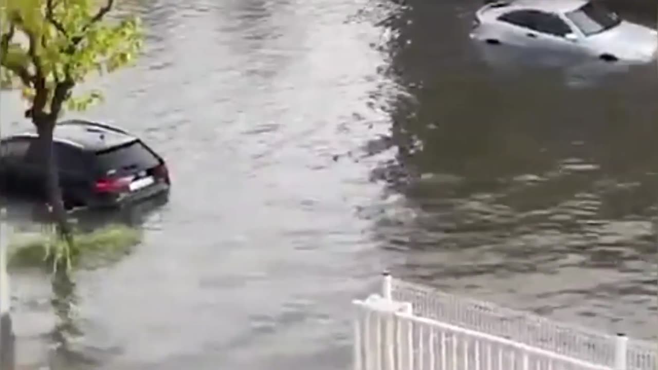 1 minute plus tard, BARCELONE SOUS-MARINE ! De nouvelles inondations dévastent l’Espagne