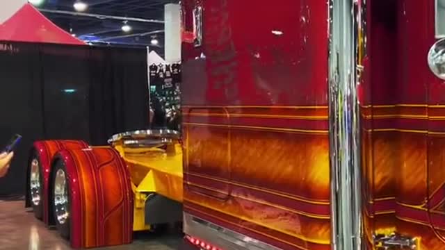 Large truck appearance configuration display