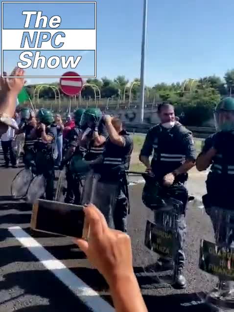 PoIice In Italy Stand Down In Solidarity With The People 🟠⚪🟣The NPC Show