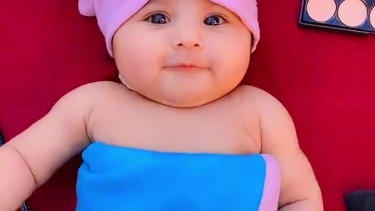 O my god !what a cute baby🥰🥰😴😍😍