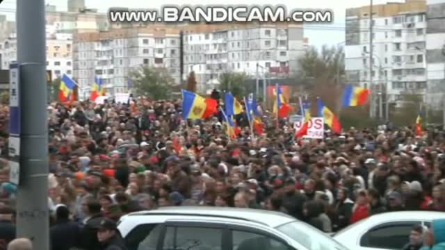 Moldavians protesting thousands of people !!