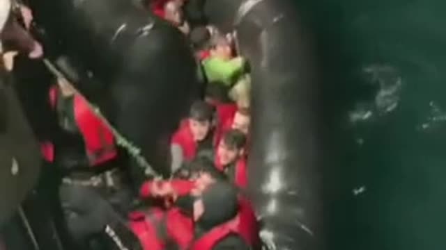 WARNING: This video shows migrants struggling to board a lifeboat from a dinghy