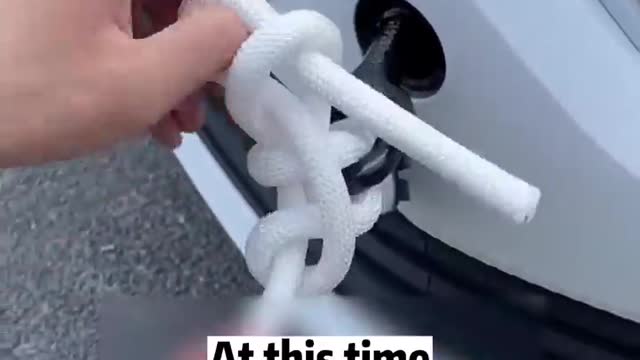 The right way to tie a car. 90% of people do it wrong!