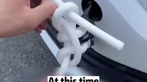 The right way to tie a car. 90% of people do it wrong!