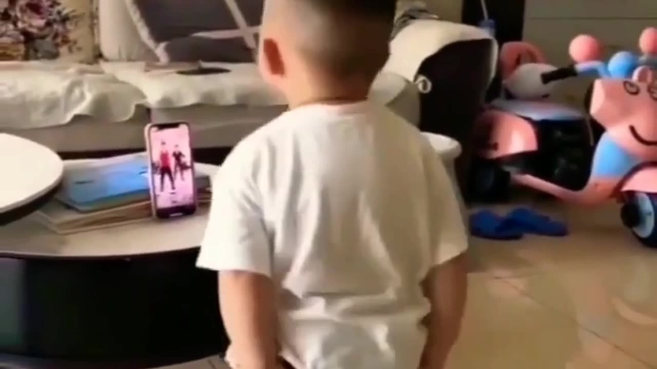 BABY 👼 FUNNY DANCE VIDEO 😄 SO CUTE 🥹 #baby #usa #viral #rumble