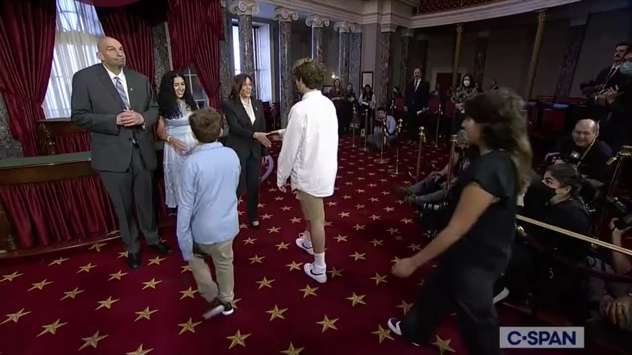 Fetterman Is Completely Lost As He Gets Sworn Into Office