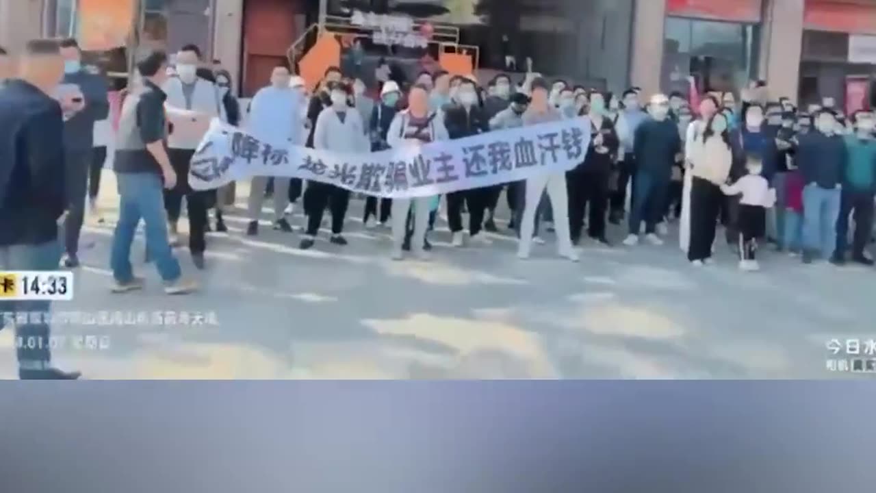 Shenzhen residents protest against the unscrupulous practices of a real estate developer