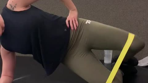 R.E.P.S Personal Training - Hip Raised Banded Clam