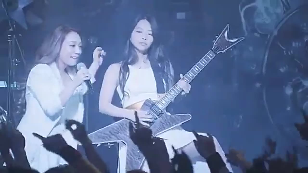 Lovebites, scream for me, live in tokyo 2018, with lyrics