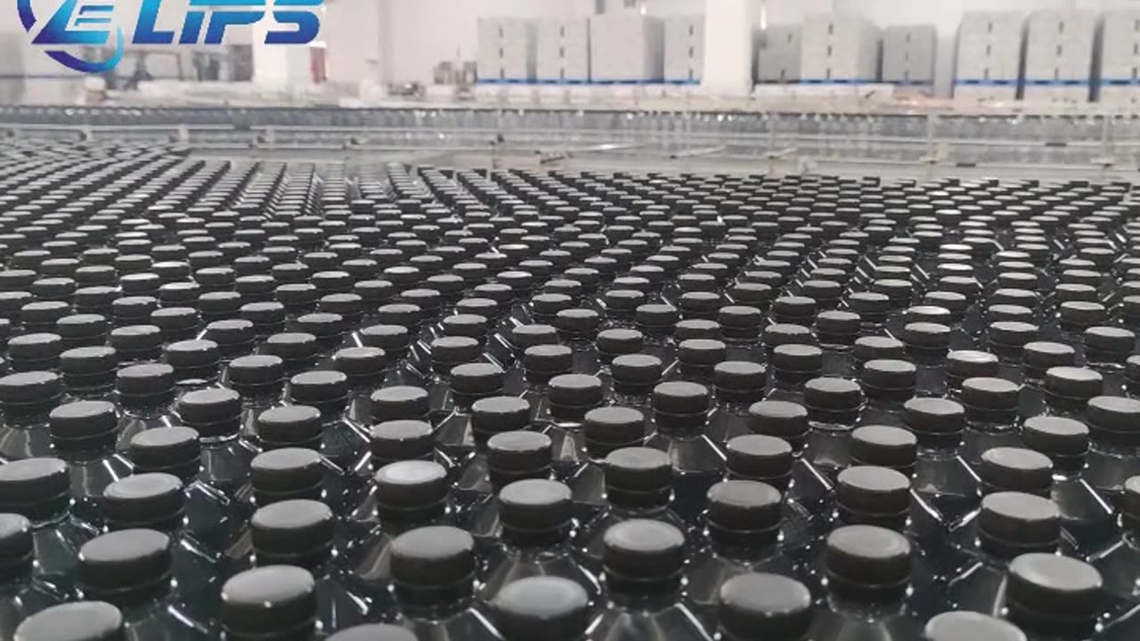 Water bottle filling line ——bottle labeling #robot#foryou#machine#industry