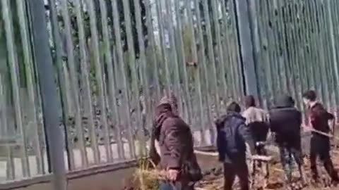 Aggressive foreigners at Belarus' border with Poland