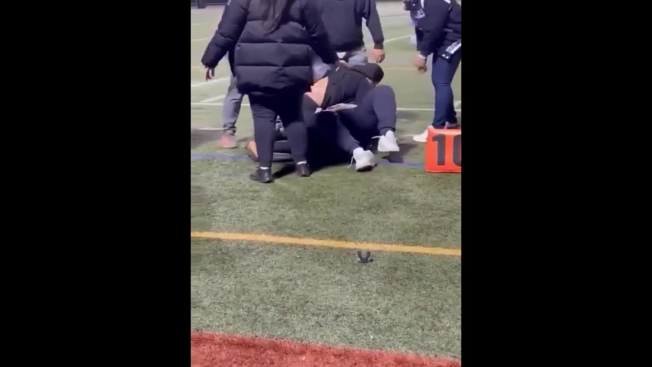 New Jersey: coach, parent fighting on sideline at youth football game EE