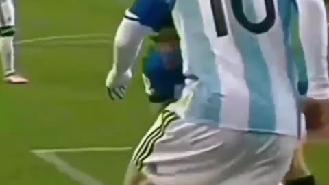 Lionel Messi Use His Skills 99999%