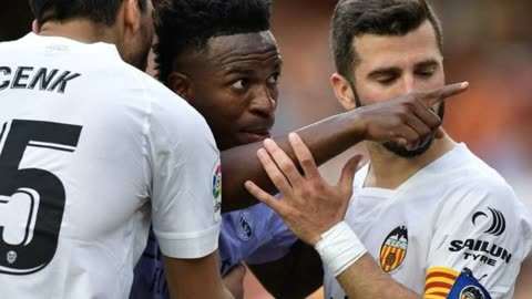 Valencia x Real Madrid é interrompido por racismo contra Vinicius Junior