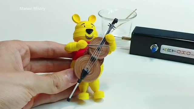 Artist Sculpts Cartoon Characters With Paper Spirals