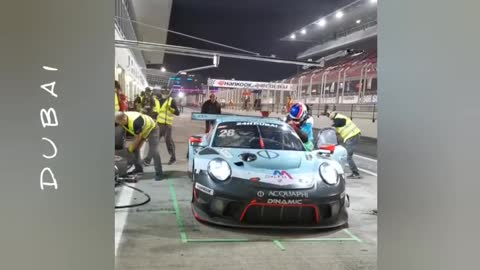 DUBAI 24H PORSCHE GT3 STOP