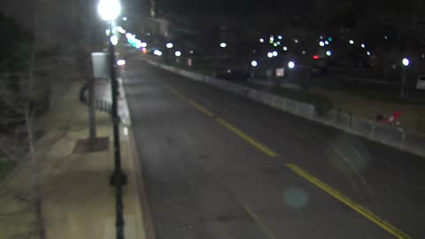 0936RHOB00IndepAveSWEastofTaxi_2021-01-05_02h00min00s093ms.mp4