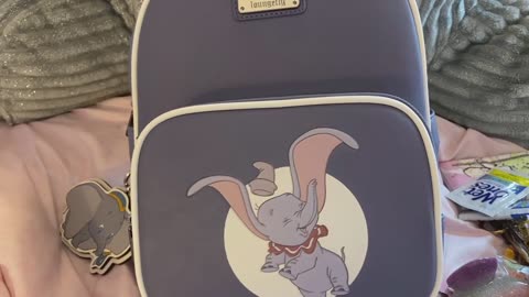 What's in my Loungefly Disney Dumbo Mini Backpack Purse