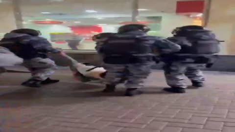 Siloviki pull a girl without a certificate from a rally in Moscow
