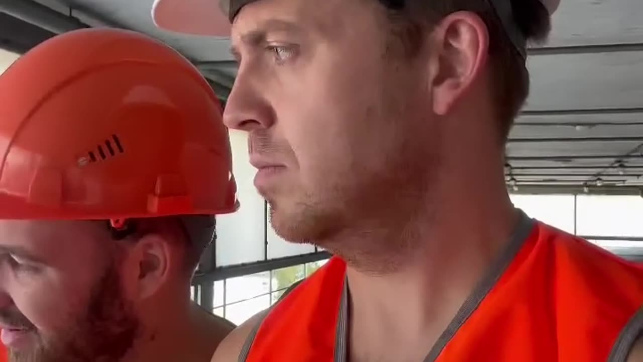 Funny video Обычный случай на обычной стройке 🚧🏗️_2