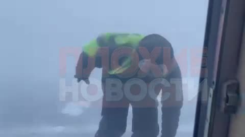 It is in such conditions that the technical staff of the airfield in Chukotka, serving the MiG-31