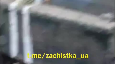 Video of Ukrainian T-72 tank crew surrendering with welded hatches