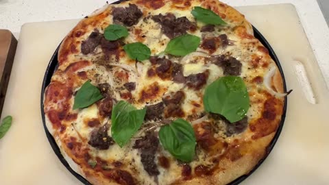 Cooking with Chef Steve: Pizza: Beef & Onion (with garlic-free sauce)