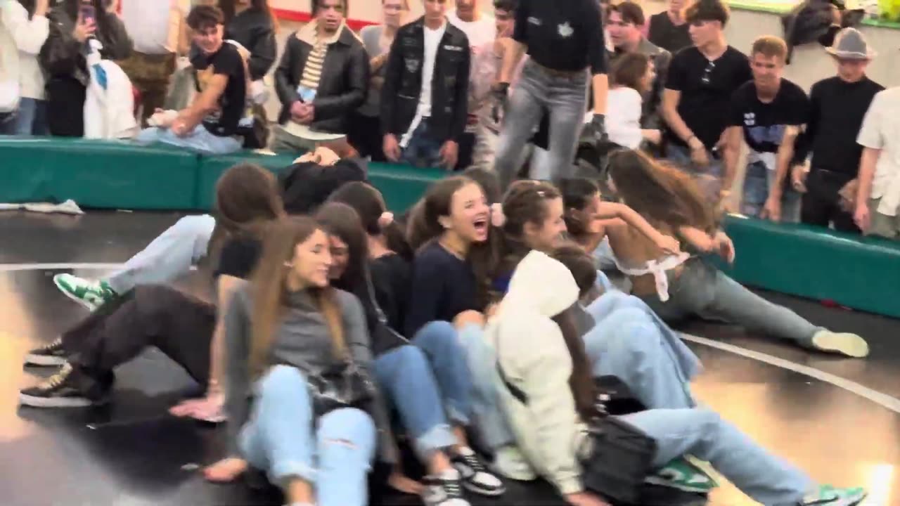 Girls fight in the middle of the Devil’s wheel Oktoberfest Teufelsrad