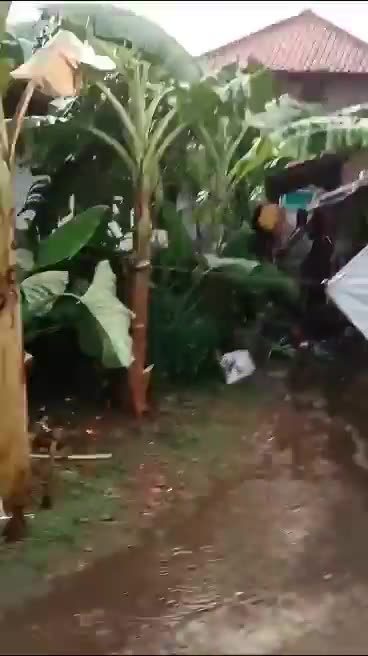 Vientos Apocalípticos Destruyen por Completo una Aldea en Indonesia