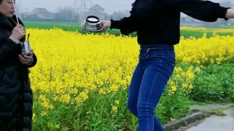 See the talent of girl