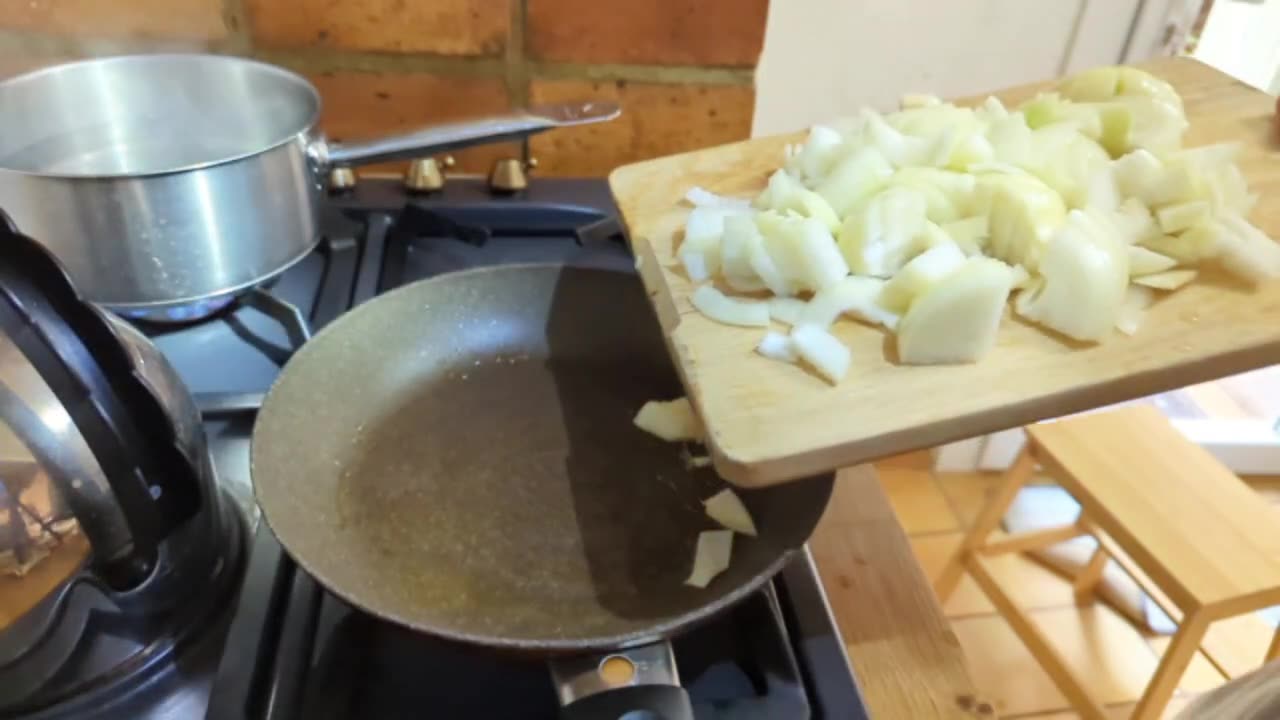 2023-04-28 (2) - Live Normal - Twitch Triskelina