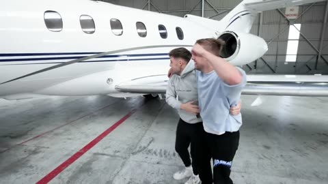 Last to tie the hands off keeps the private jet