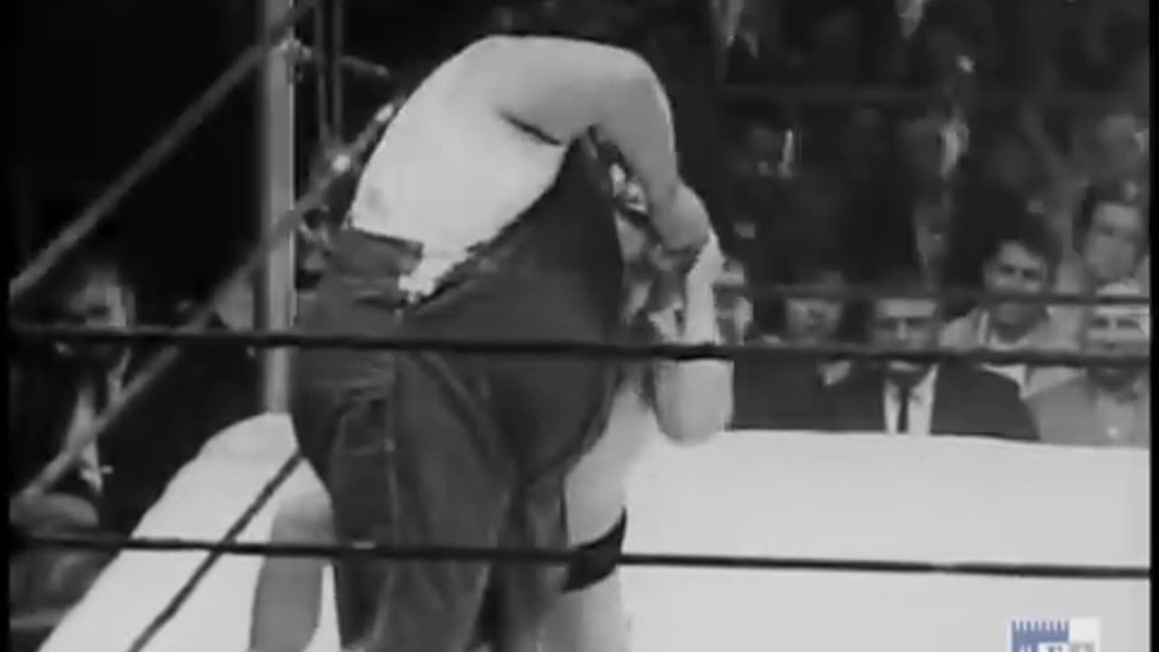 (1961.04.14) Haystack Calhoun vs Buddy Rogers - Wrestling from Chicago