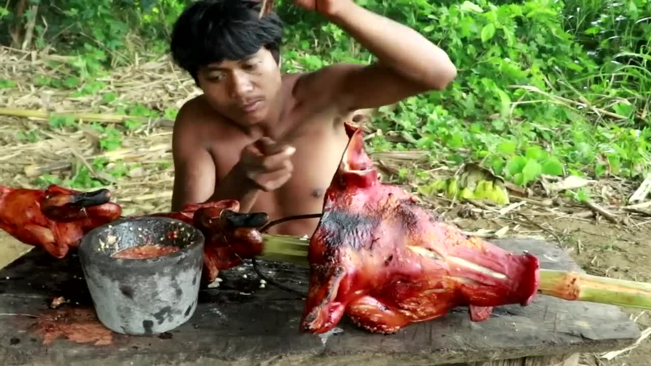 Forest Life-Cooking BBQ PIG