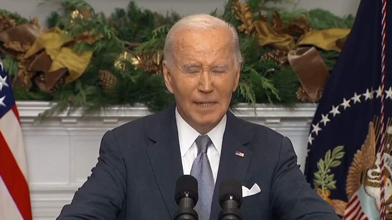 Biden slurs, struggles with teleprompter