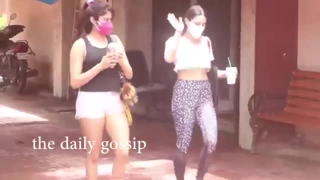 Sara Ali Khan Doing Prank In B!KINI With Spot Girl Jharu