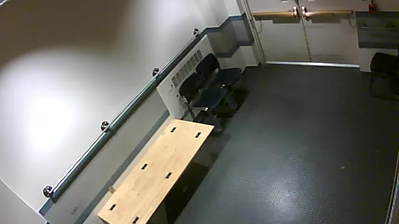 1657HQOB02PrisonerProcessingLobby_2021-01-05_03h20min00s917ms.mp4