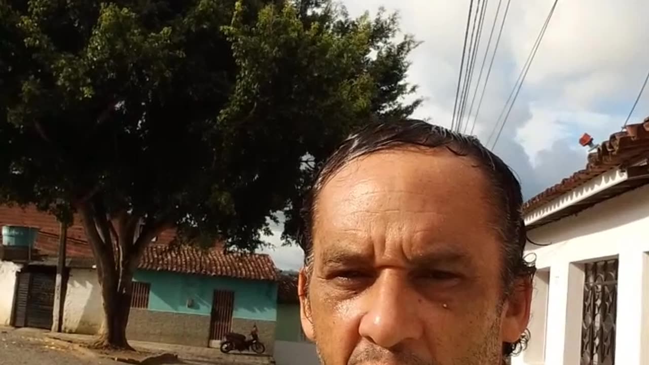 Entretenimento vídeo engraçado o louco doido gravando mais uma besteira