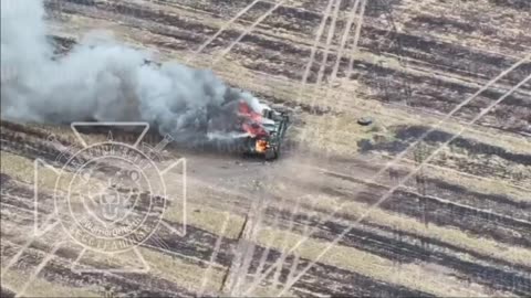 🇷🇺🇺🇦An FPV drone finishing off another abandoned Ukrainian M1126