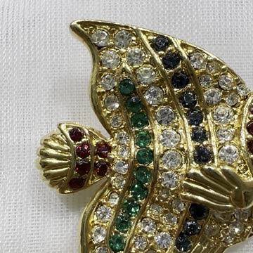 18KGP Tropical Fish Brooch. Pin. Made with Swarovski Crystal. Party. Event