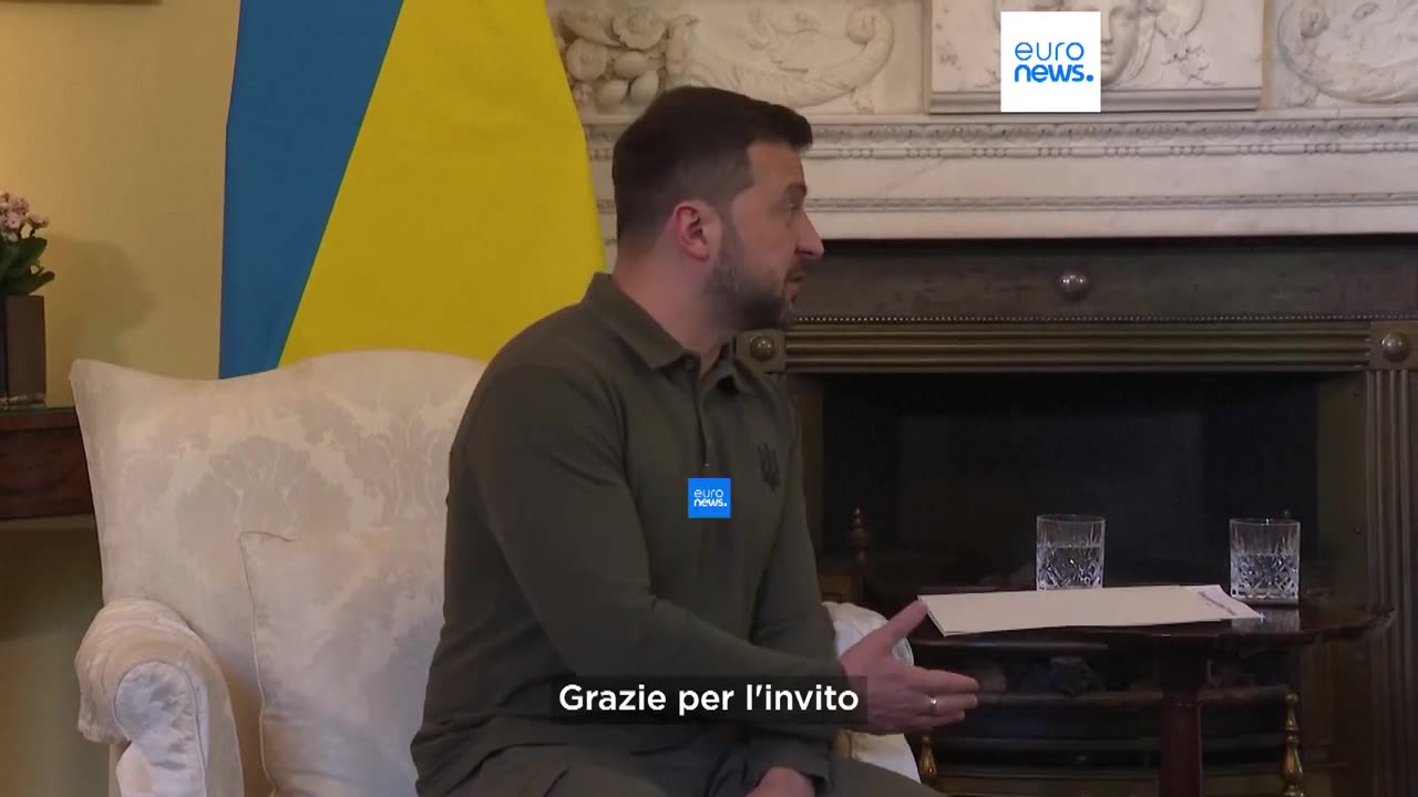 NOTIZIE DAL MONDO Zelensky ha incontrato Keir Starmer a Downing Street dopo il SUMMIT DELLA COMUNITà POLITICA EUROPEA(EPC) a Woodstock,Oxfordshire in Gran Bretagna del 18 luglio 2024 chiedendo armi e soldi contro la Russia