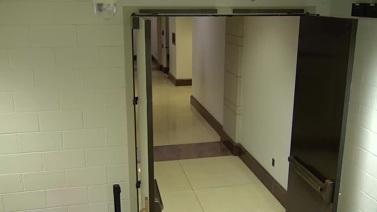 7183CVCULElevator#5Lobby_2021-01-05_21h20min01s687ms.mp4