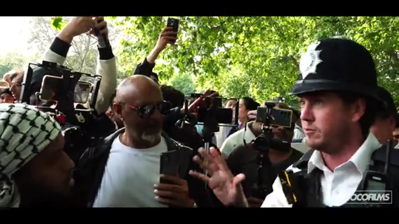 Police calling out the aggressive behaviour of Scrapps _ Speakers' Corner #socof