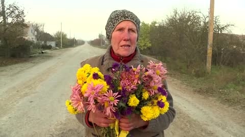 Villagers greet Ukrainian soldiers with flowers