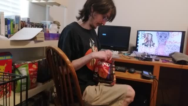 Reaction to Cheeze It Puffs Scorchin Hot Chedder
