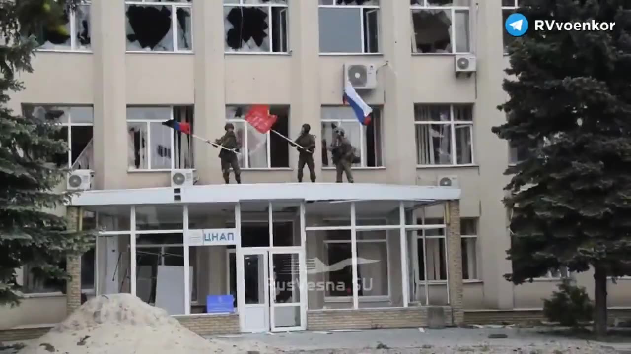 Liman Capture: 'Allied troops raise Banners, flags of Russia and the DPR'