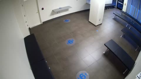 8030FCOB01128BadgingWaitingArea_2021-01-05_16h40min01s717ms.mp4