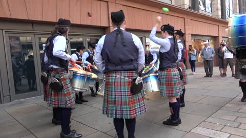 Worlds 2017 - New York Metro Pipe Band Drum Corps in Buchanan Street