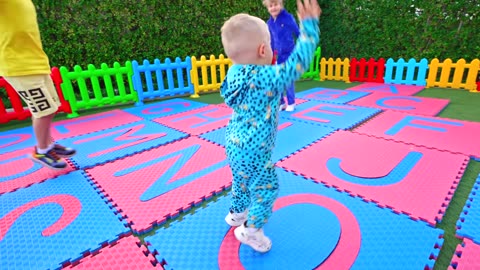 Diana and Roma Play ABC Game