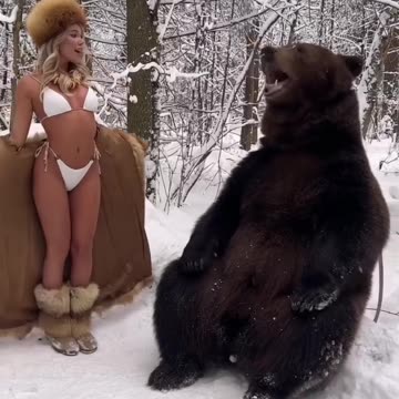 Hot Girl & SCARY BIG BEAR😱😱😱